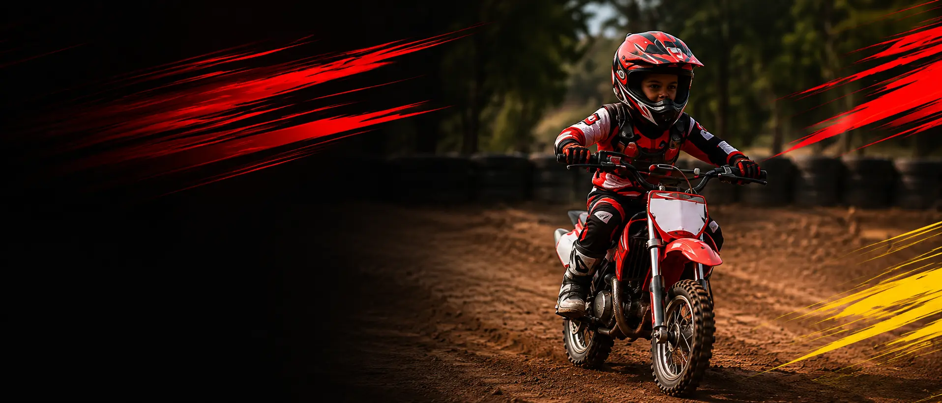 Criança com equipamento de protecção numa mini mota MotoKids Moz